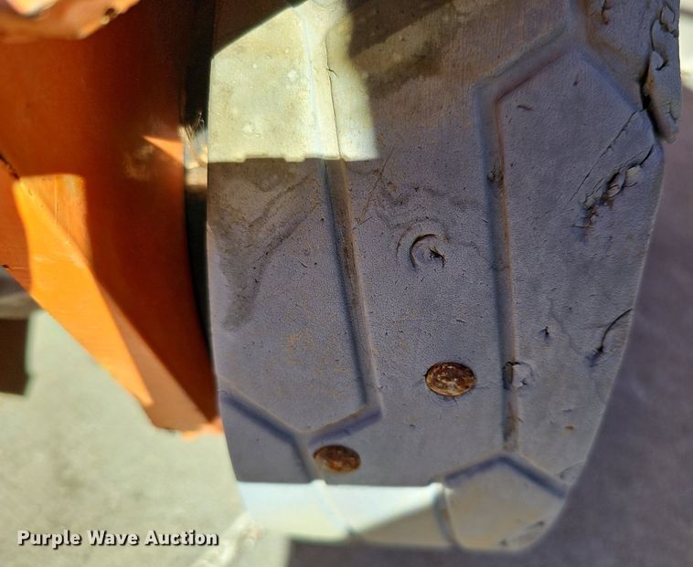 image for item DQ8610 (3) vertical lifts