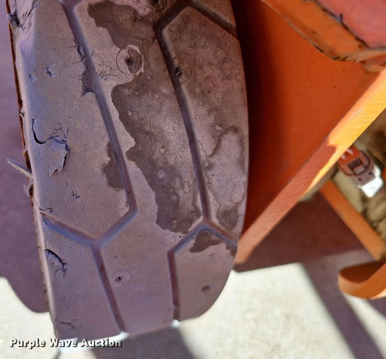 image for item DQ8610 (3) vertical lifts