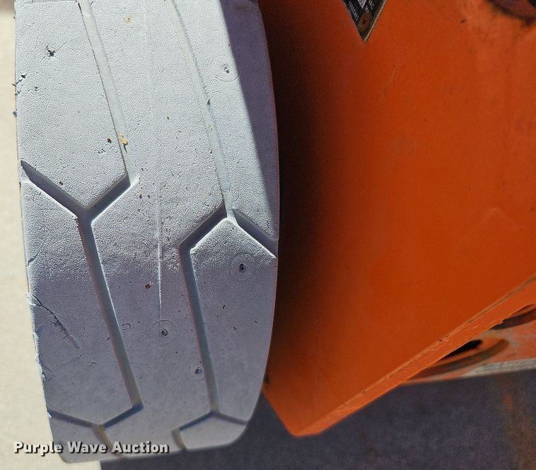 image for item DQ8610 (3) vertical lifts