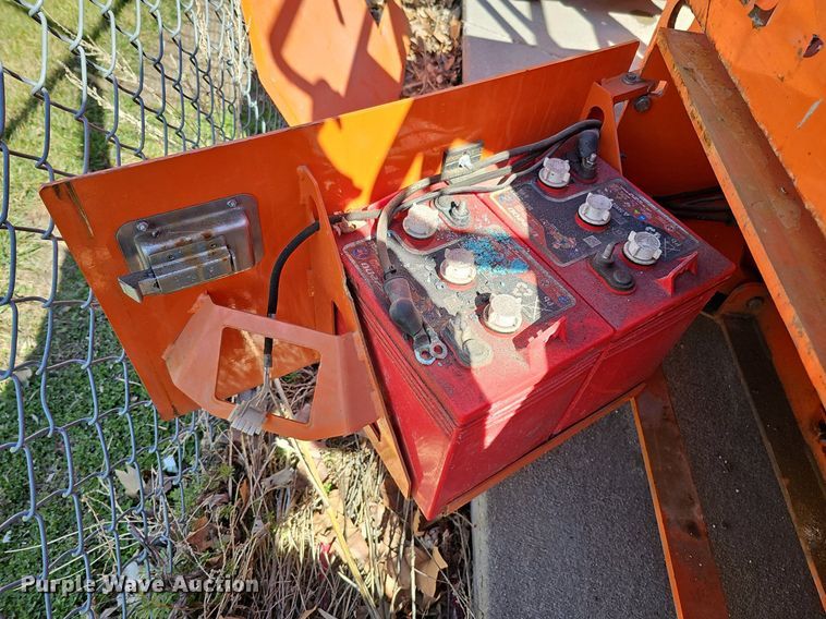 image for item DQ8610 (3) vertical lifts