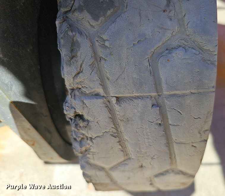 image for item DQ8610 (3) vertical lifts