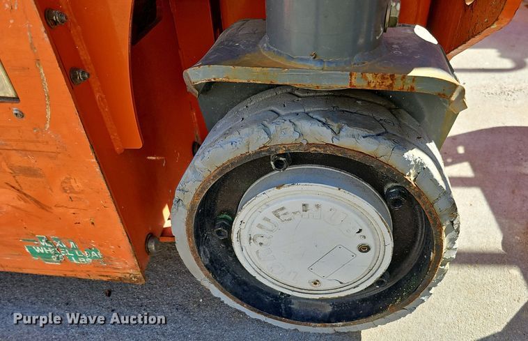 image for item DQ8610 (3) vertical lifts