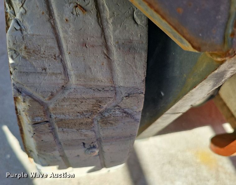 image for item DQ8610 (3) vertical lifts