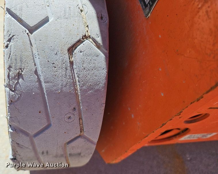 image for item DQ8610 (3) vertical lifts