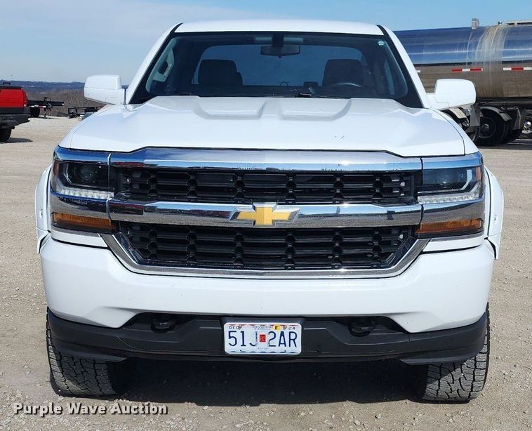image for item DR7883 2017 Chevrolet Silverado 1500 Double Cab pickup truck