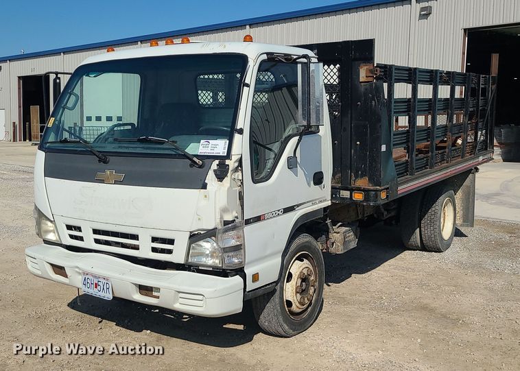 image for item DS7328 2007 Chevrolet  W5500 flatbed truck