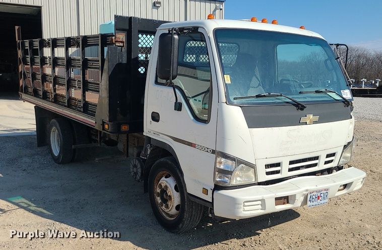 image for item DS7328 2007 Chevrolet  W5500 flatbed truck