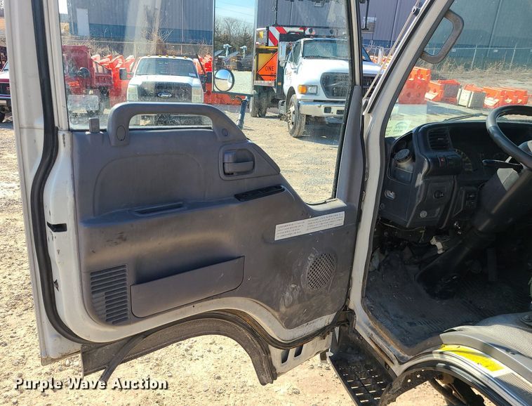 image for item DS7328 2007 Chevrolet  W5500 flatbed truck