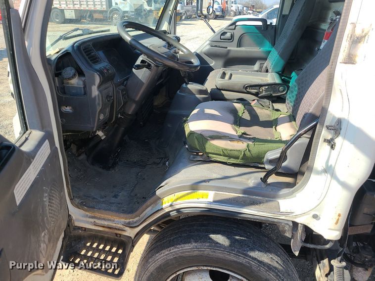 image for item DS7328 2007 Chevrolet  W5500 flatbed truck