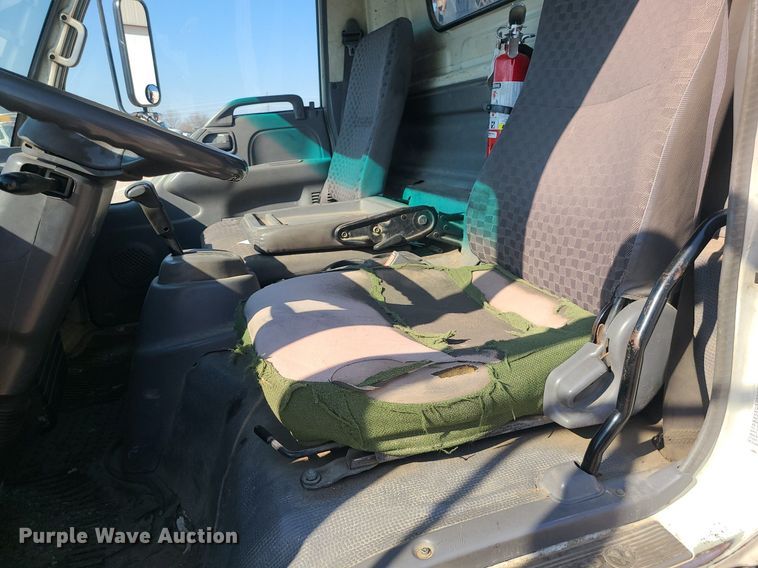 image for item DS7328 2007 Chevrolet  W5500 flatbed truck