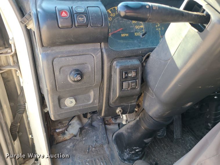 image for item DS7328 2007 Chevrolet  W5500 flatbed truck