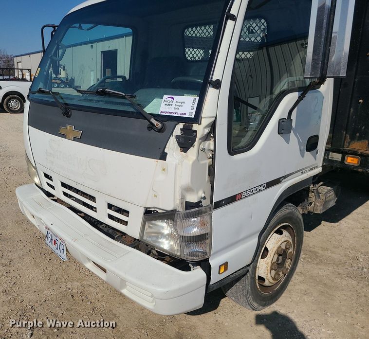 image for item DS7328 2007 Chevrolet  W5500 flatbed truck