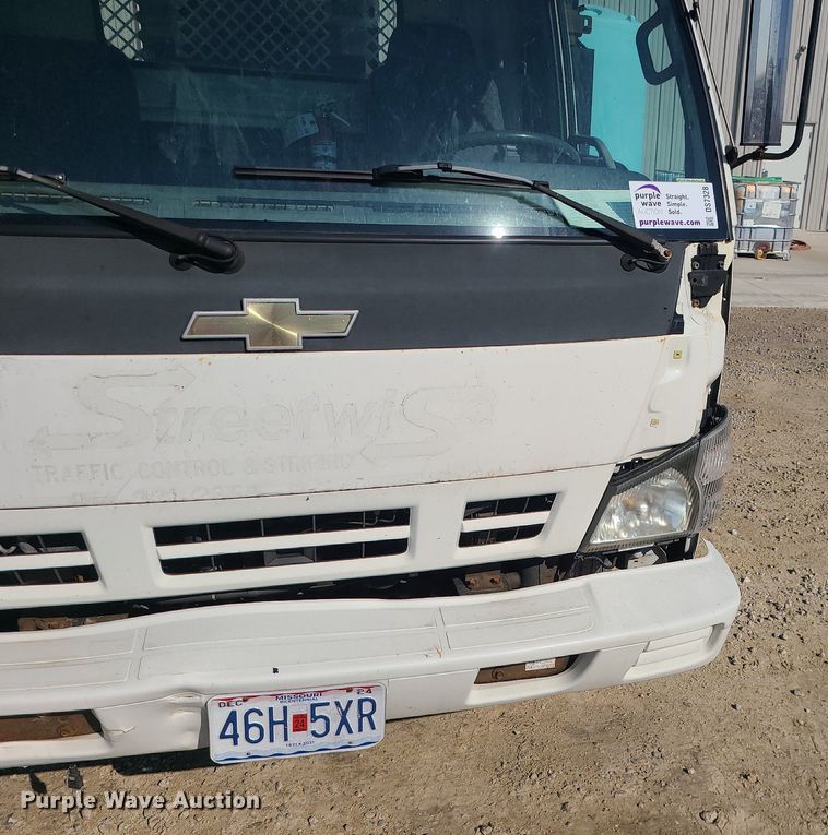 image for item DS7328 2007 Chevrolet  W5500 flatbed truck