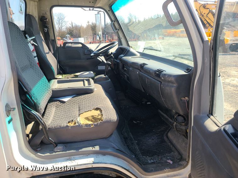 image for item DS7328 2007 Chevrolet  W5500 flatbed truck