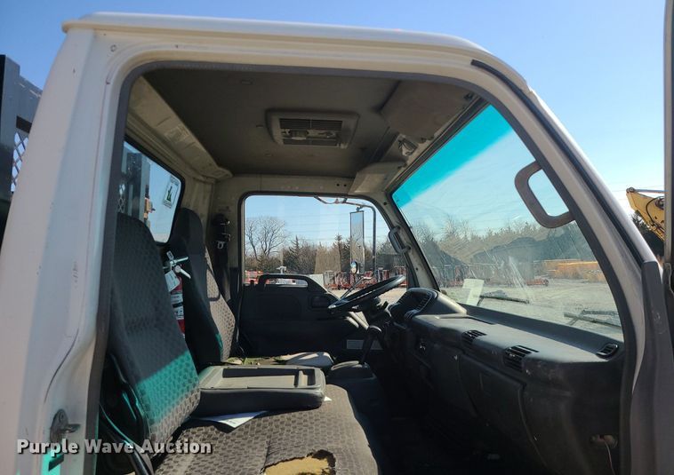 image for item DS7328 2007 Chevrolet  W5500 flatbed truck