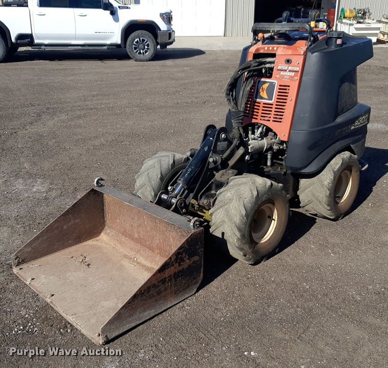 image for item DV9901 2008 Ditch Witch R300 compact utility loader