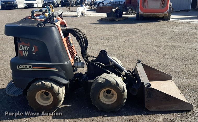 image for item DV9901 2008 Ditch Witch R300 compact utility loader