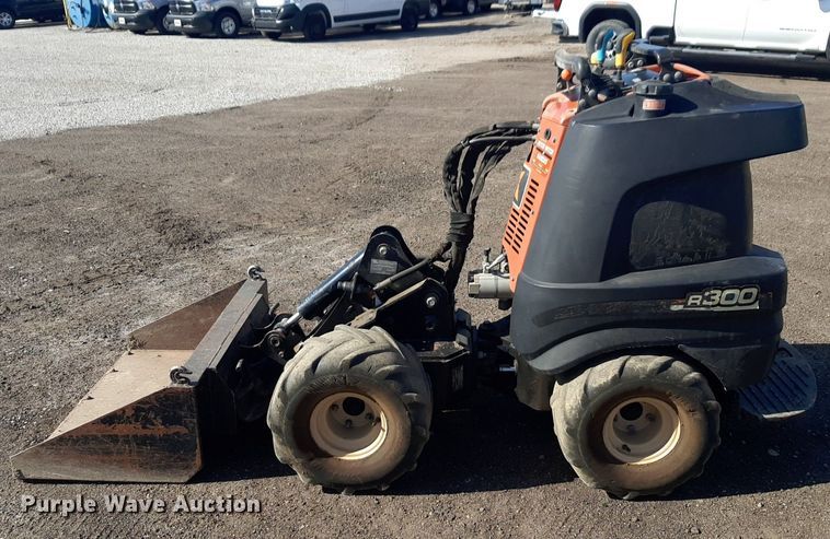 image for item DV9901 2008 Ditch Witch R300 compact utility loader