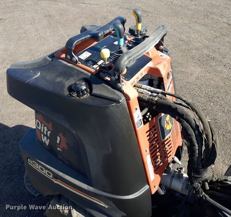 image for item DV9901 2008 Ditch Witch R300 compact utility loader