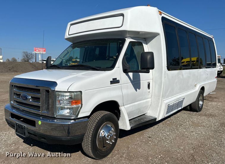 image for item EG1277 2008 Ford E450 shuttle bus