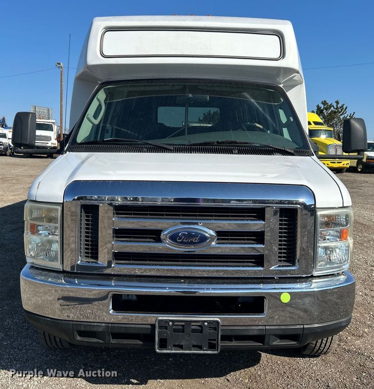 image for item EG1277 2008 Ford E450 shuttle bus