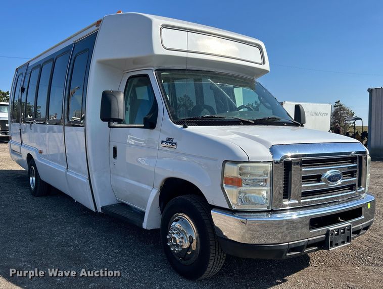 image for item EG1277 2008 Ford E450 shuttle bus