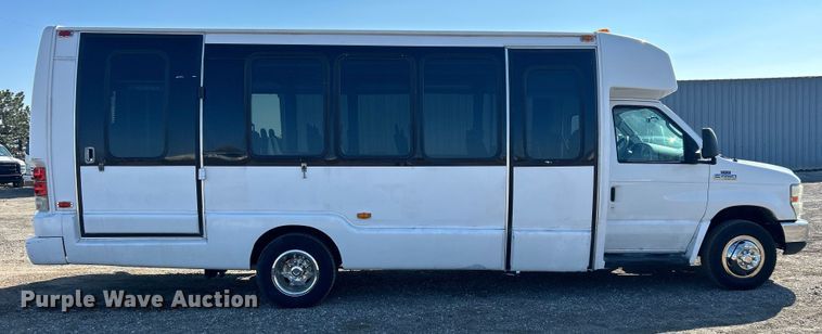 image for item EG1277 2008 Ford E450 shuttle bus