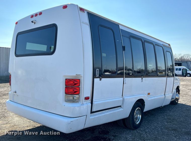 image for item EG1277 2008 Ford E450 shuttle bus