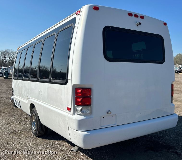 image for item EG1277 2008 Ford E450 shuttle bus