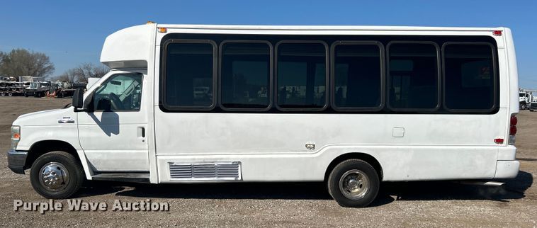 image for item EG1277 2008 Ford E450 shuttle bus
