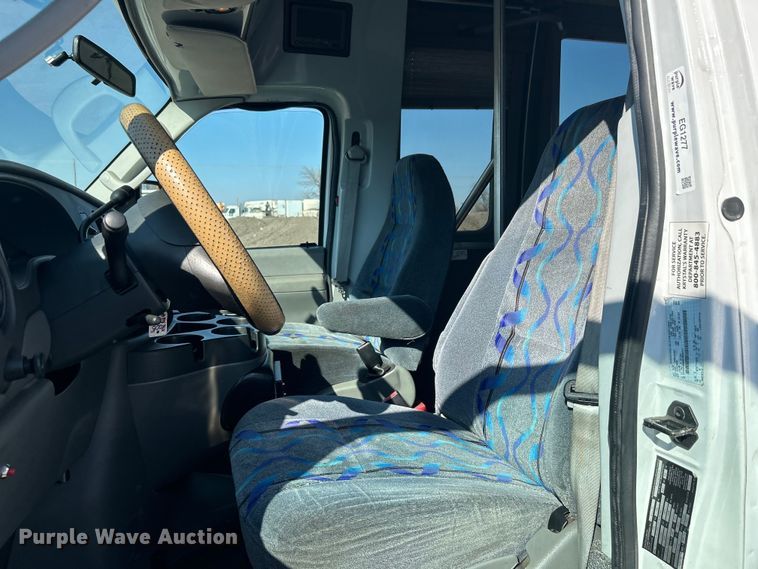 image for item EG1277 2008 Ford E450 shuttle bus