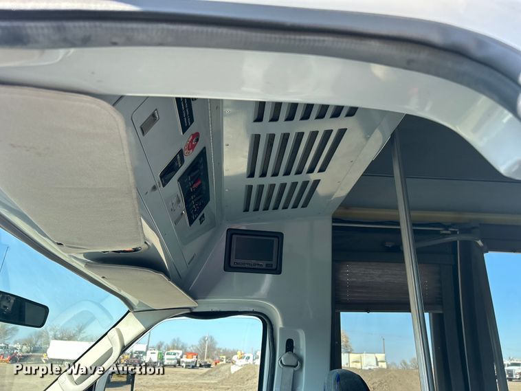 image for item EG1277 2008 Ford E450 shuttle bus