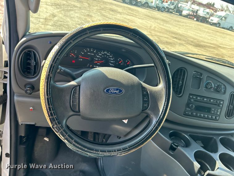 image for item EG1277 2008 Ford E450 shuttle bus