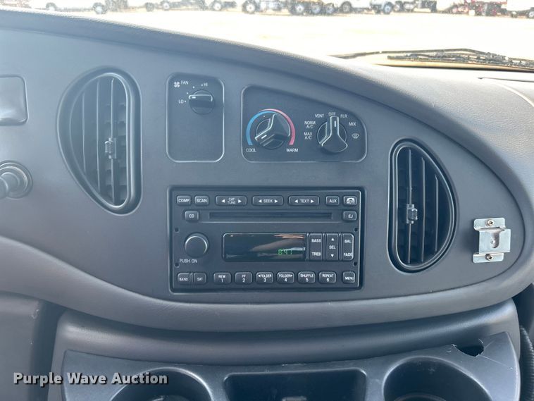 image for item EG1277 2008 Ford E450 shuttle bus