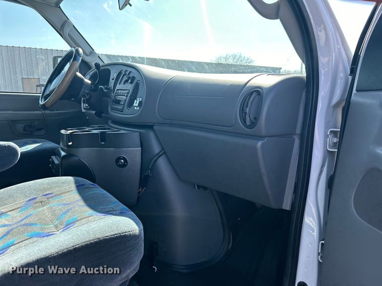 image for item EG1277 2008 Ford E450 shuttle bus