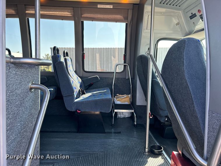 image for item EG1277 2008 Ford E450 shuttle bus