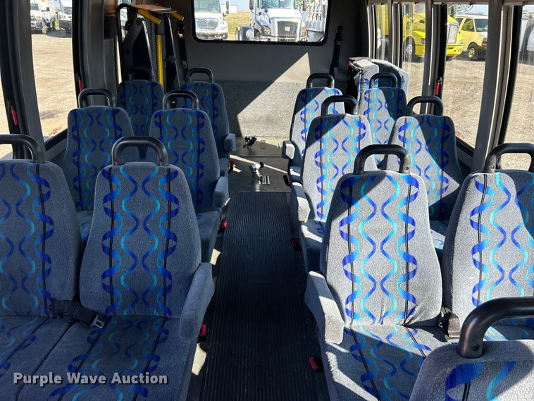 image for item EG1277 2008 Ford E450 shuttle bus