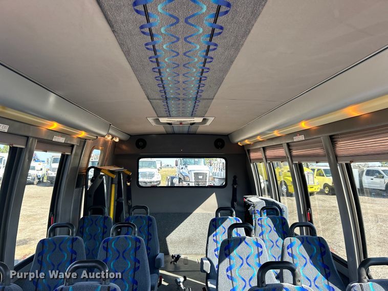 image for item EG1277 2008 Ford E450 shuttle bus