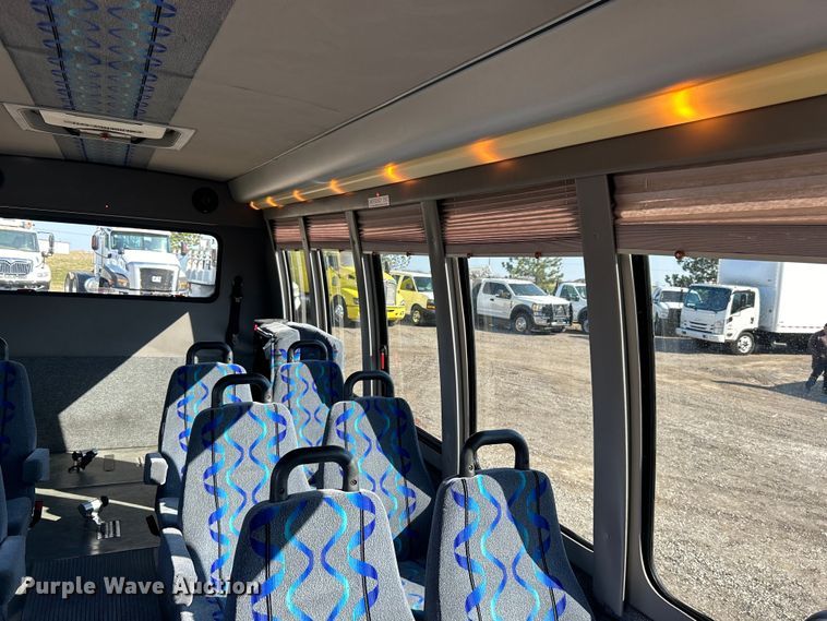 image for item EG1277 2008 Ford E450 shuttle bus