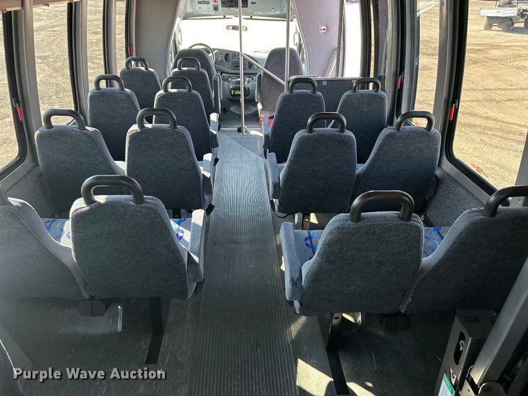 image for item EG1277 2008 Ford E450 shuttle bus