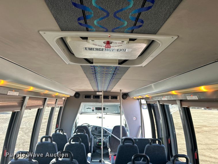 image for item EG1277 2008 Ford E450 shuttle bus
