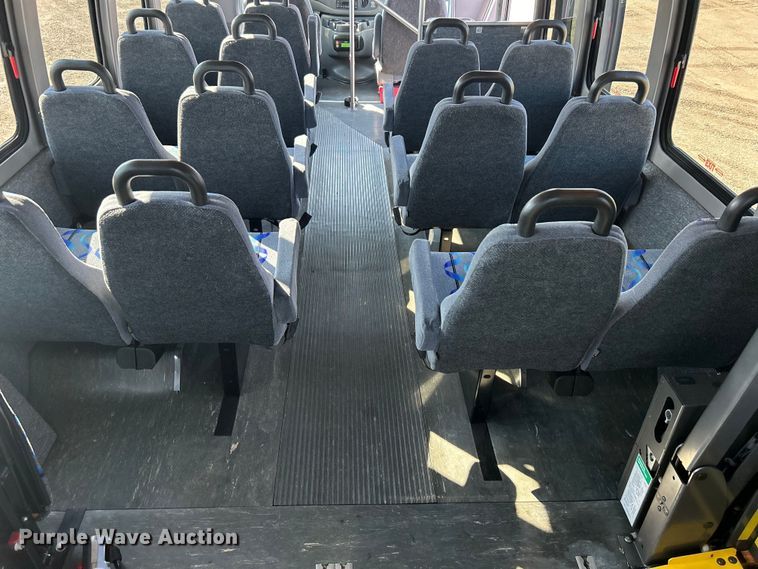 image for item EG1277 2008 Ford E450 shuttle bus