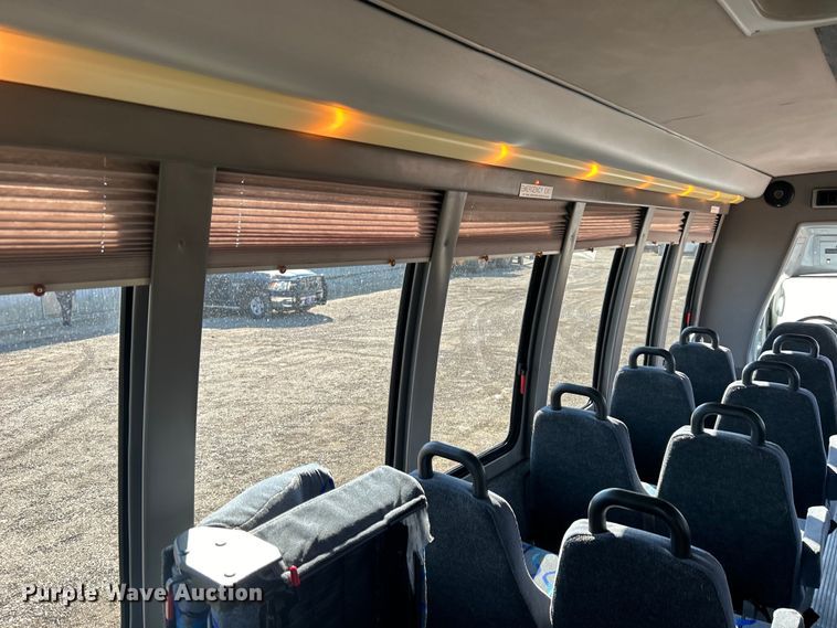 image for item EG1277 2008 Ford E450 shuttle bus