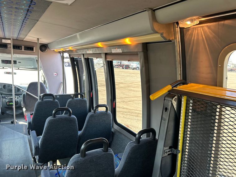 image for item EG1277 2008 Ford E450 shuttle bus