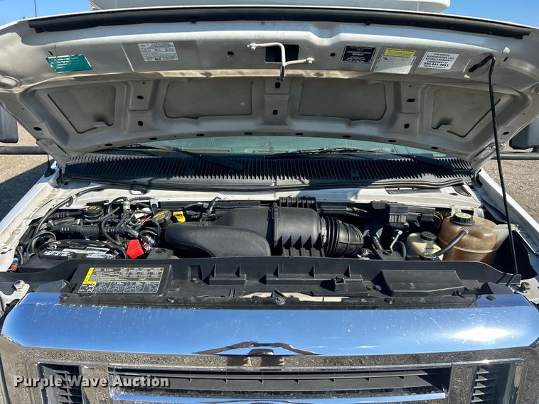 image for item EG1277 2008 Ford E450 shuttle bus