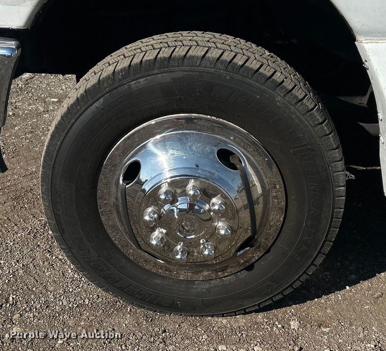 image for item EG1277 2008 Ford E450 shuttle bus