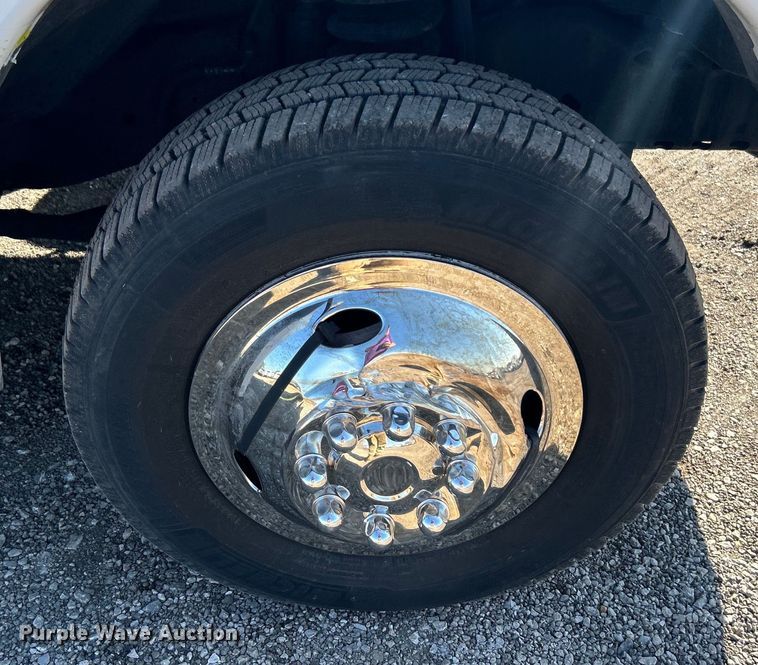 image for item EG1277 2008 Ford E450 shuttle bus