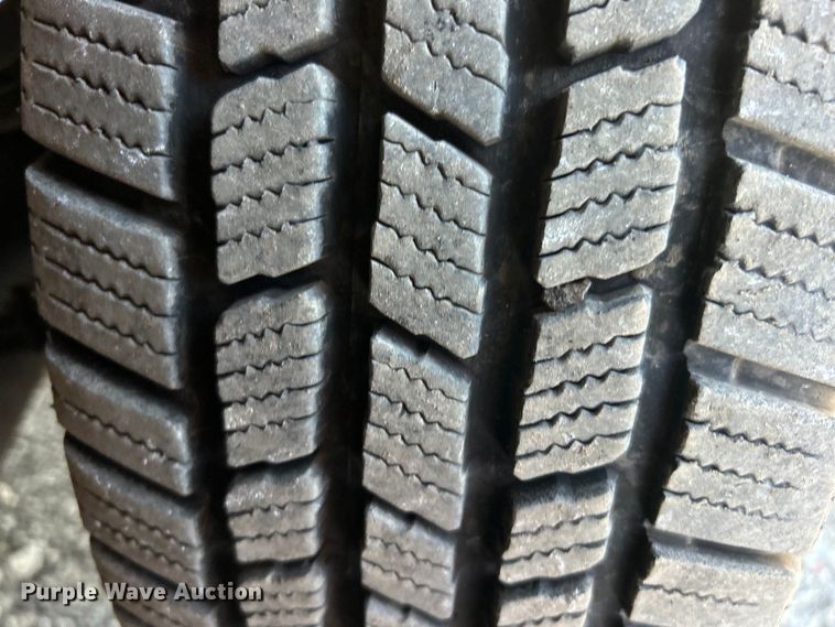 image for item EG1277 2008 Ford E450 shuttle bus