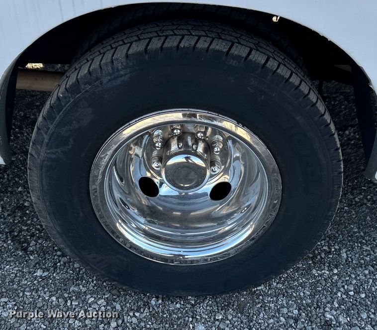 image for item EG1277 2008 Ford E450 shuttle bus