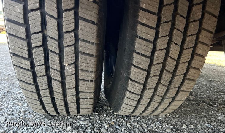 image for item EG1277 2008 Ford E450 shuttle bus